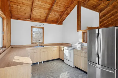 $1,400,000 | 17 West West Lake Drive, Montauk, NY 11954