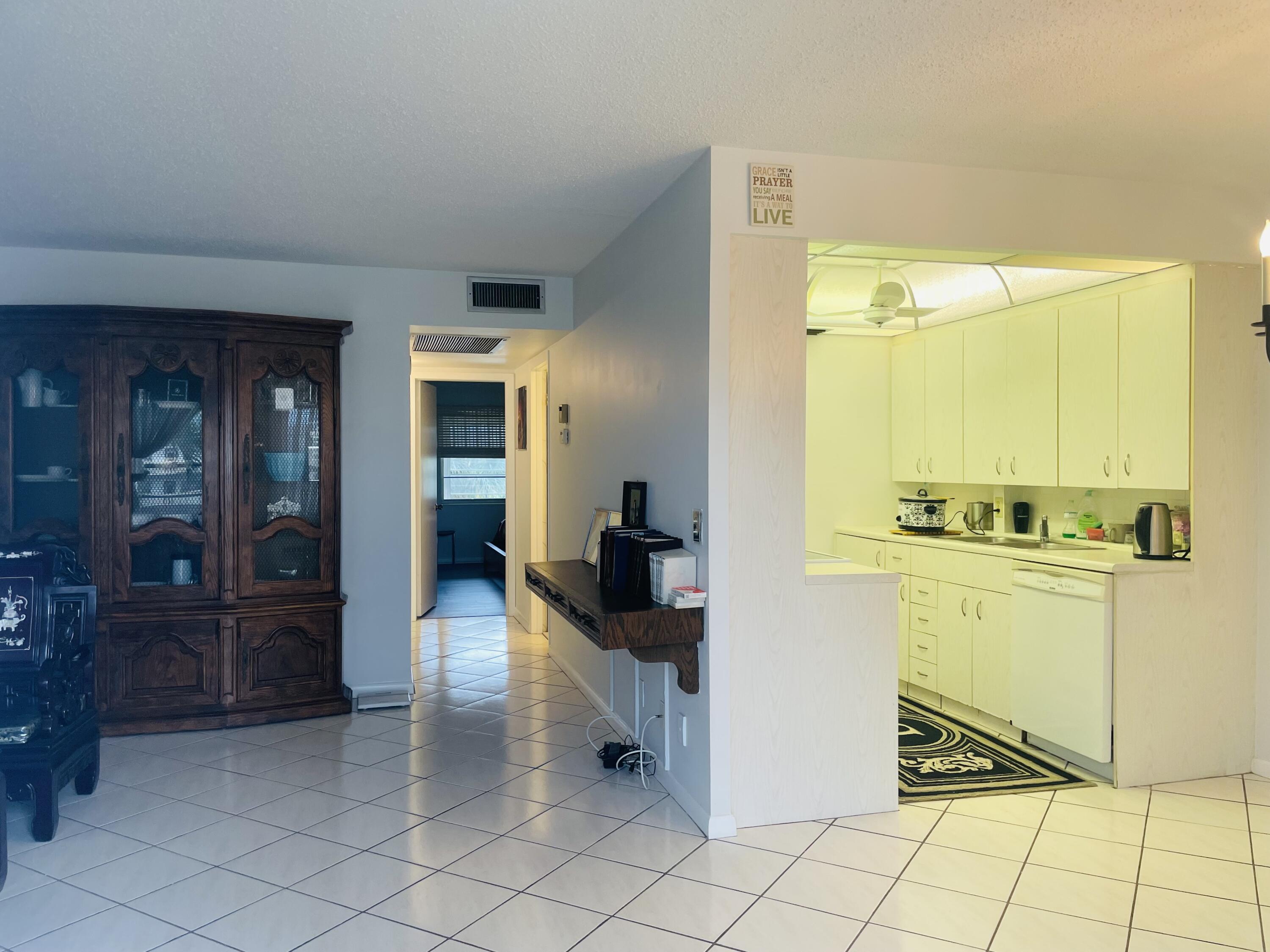 2067 Guildford East, Unit D Boca Raton, FL 33434 - Photo 5 of 19 IMG_2772