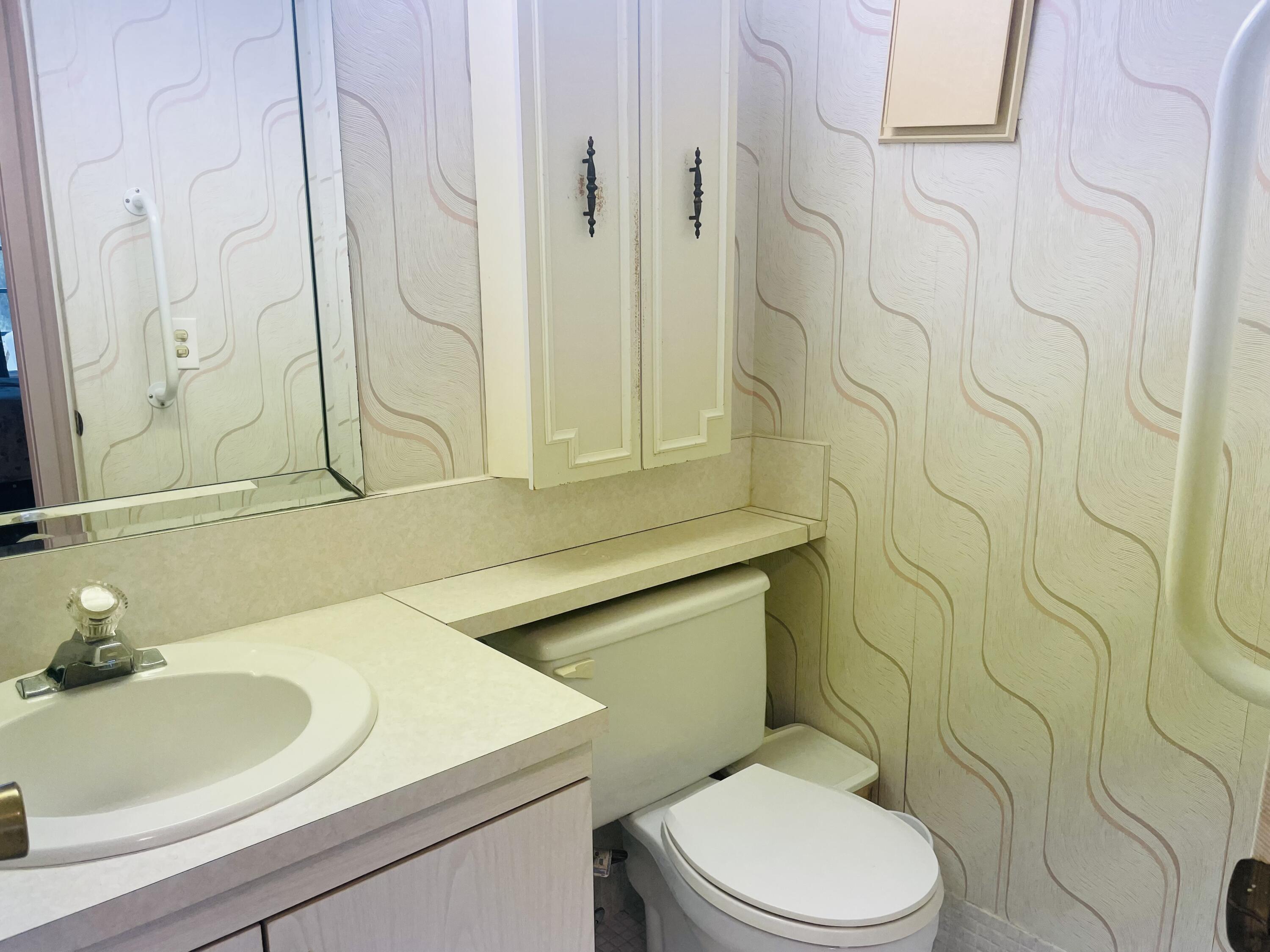 2067 Guildford East, Unit D Boca Raton, FL 33434 - Photo 8 of 19 IMG_2775