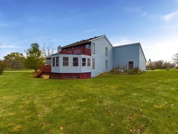 a view of yard with tree
