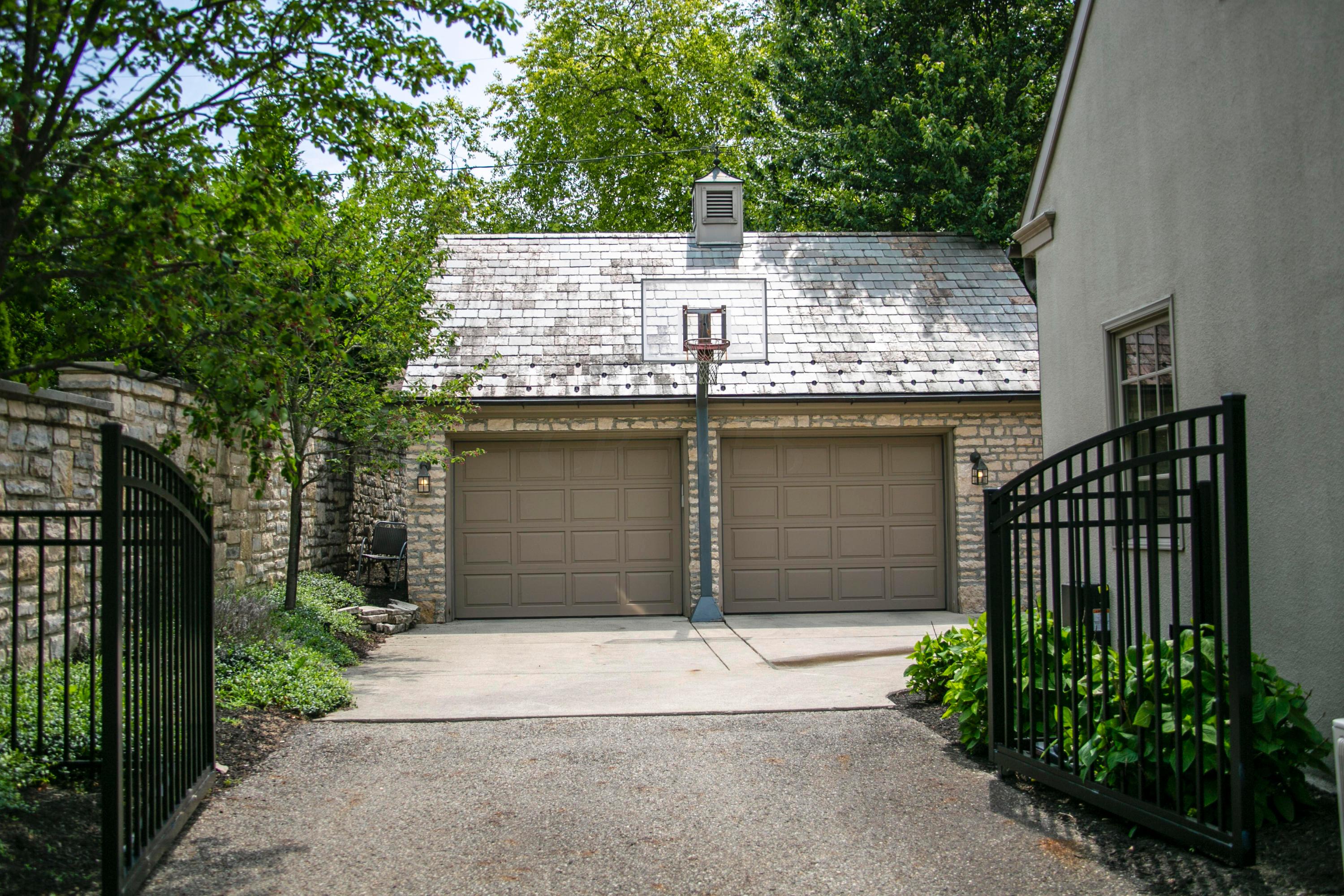 2284 Club Road Columbus, OH 43221 - Photo 23 of 30