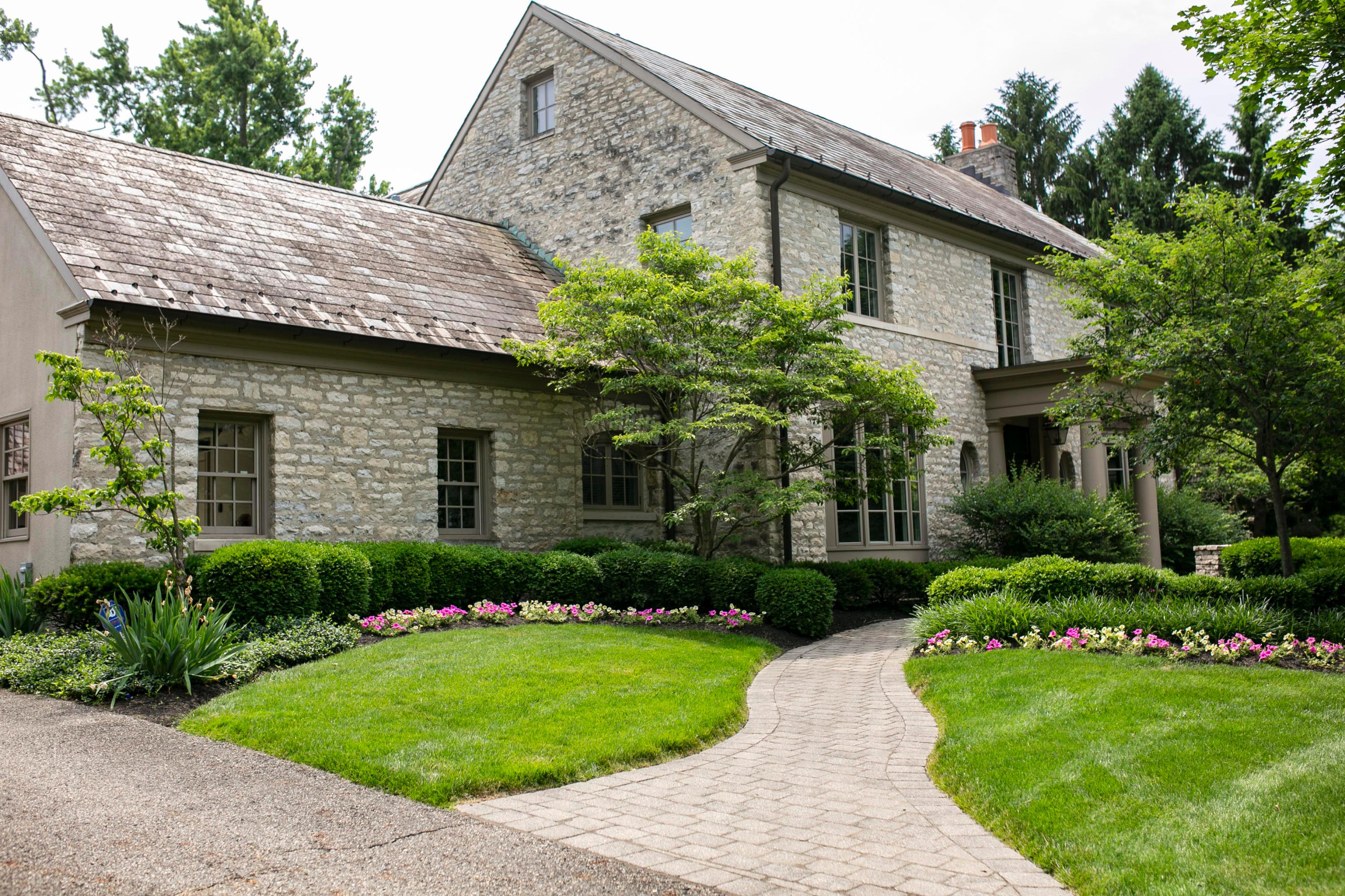 2284 Club Road Columbus, OH 43221 - Photo 3 of 30