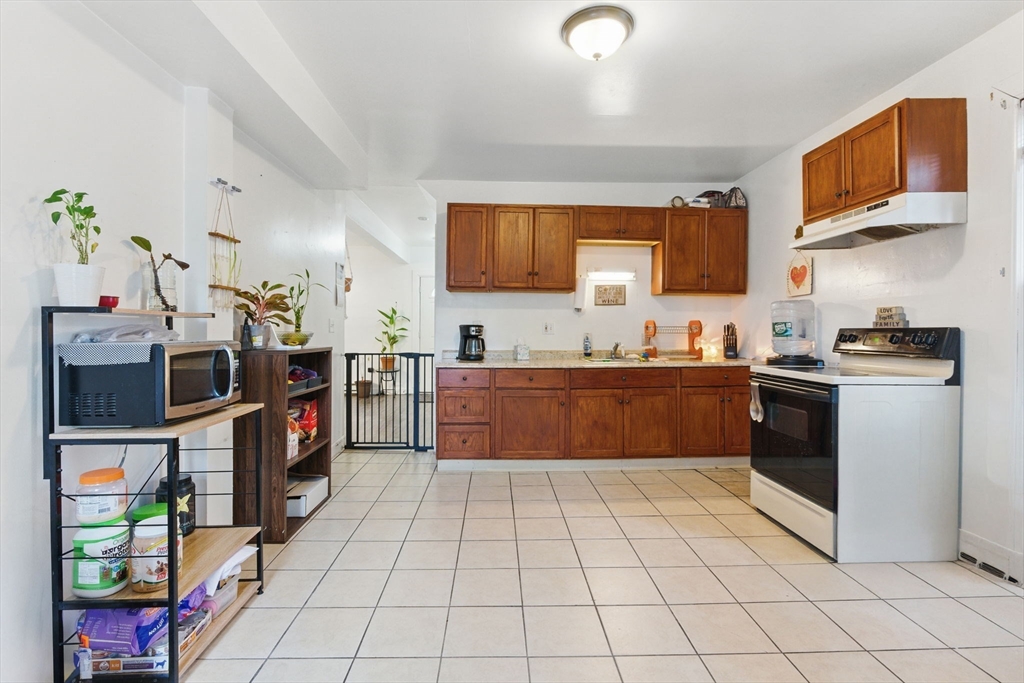 416 Orange Street Springfield, MA 01108 - Photo 3 of 42 Gallery Image 3