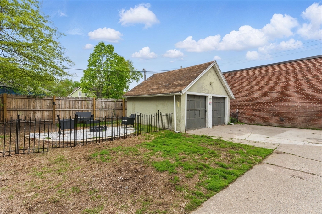 416 Orange Street Springfield, MA 01108 - Photo 6 of 42 Gallery Image 6
