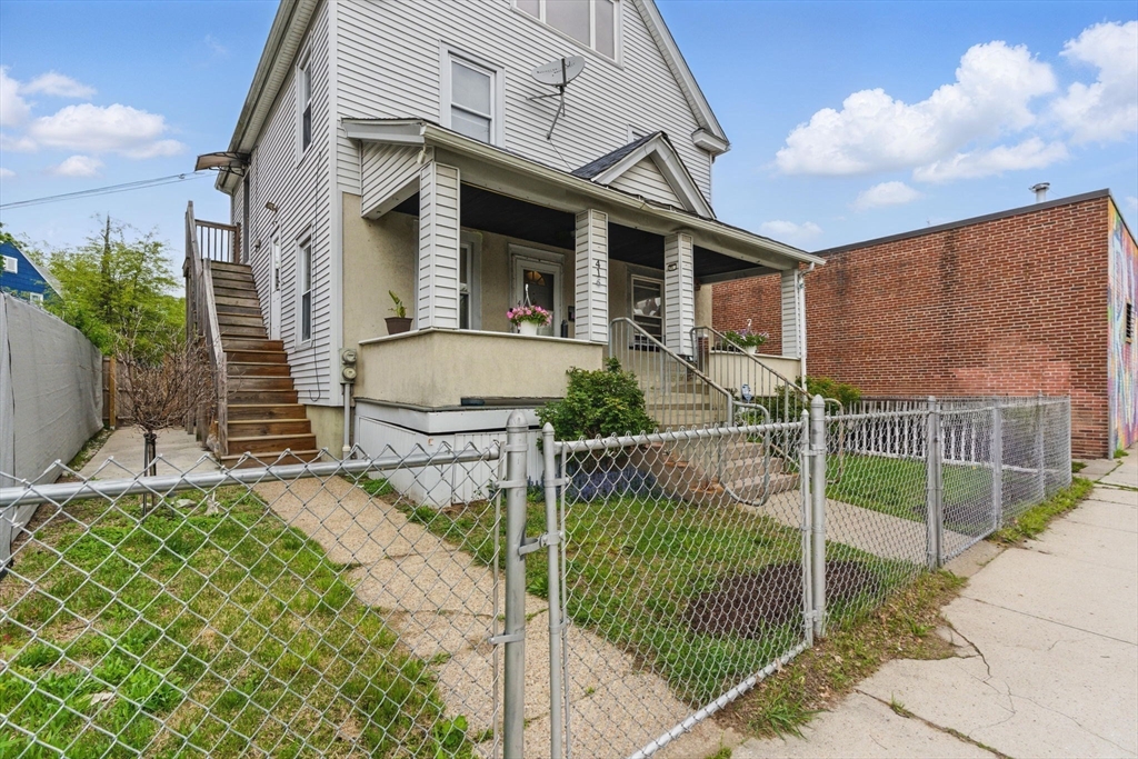 416 Orange Street Springfield, MA 01108 - Photo 8 of 42 Gallery Image 8