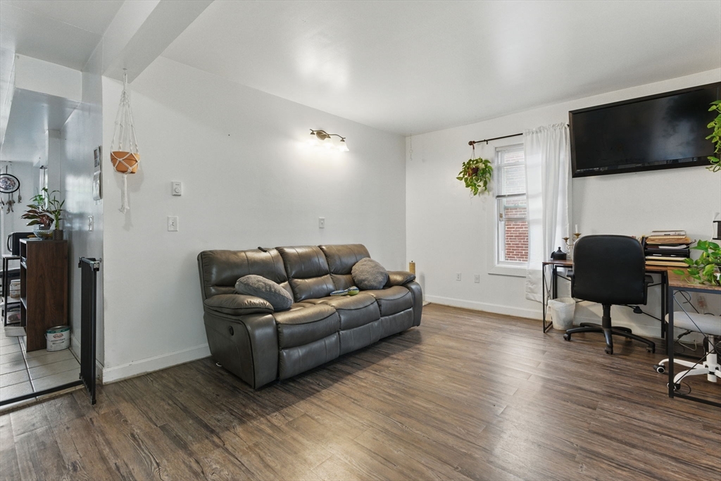 416 Orange Street Springfield, MA 01108 - Photo 9 of 42 Gallery Image 9