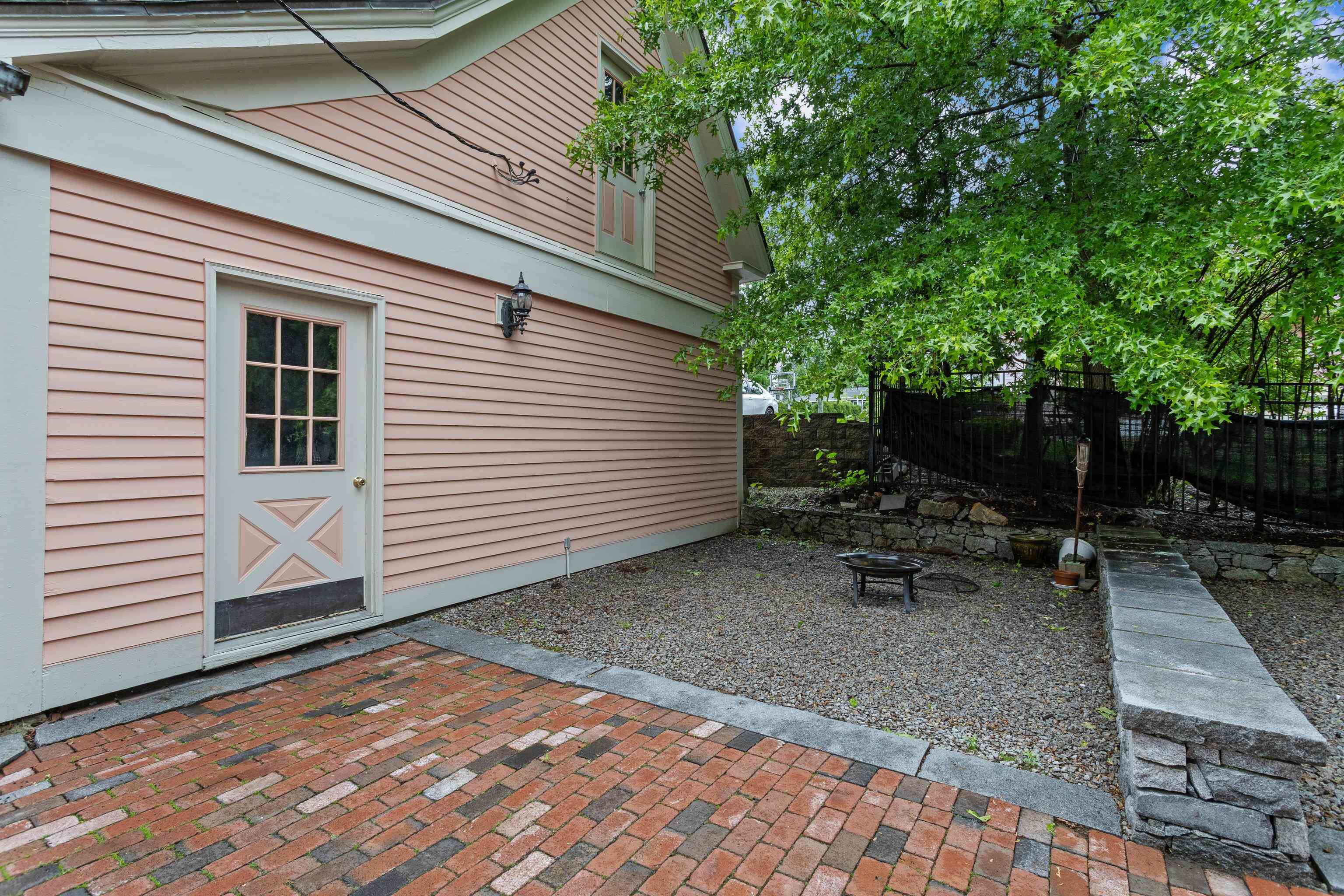 270 Orange Street, Unit 2 Manchester, NH 03104 - Photo 4 of 41