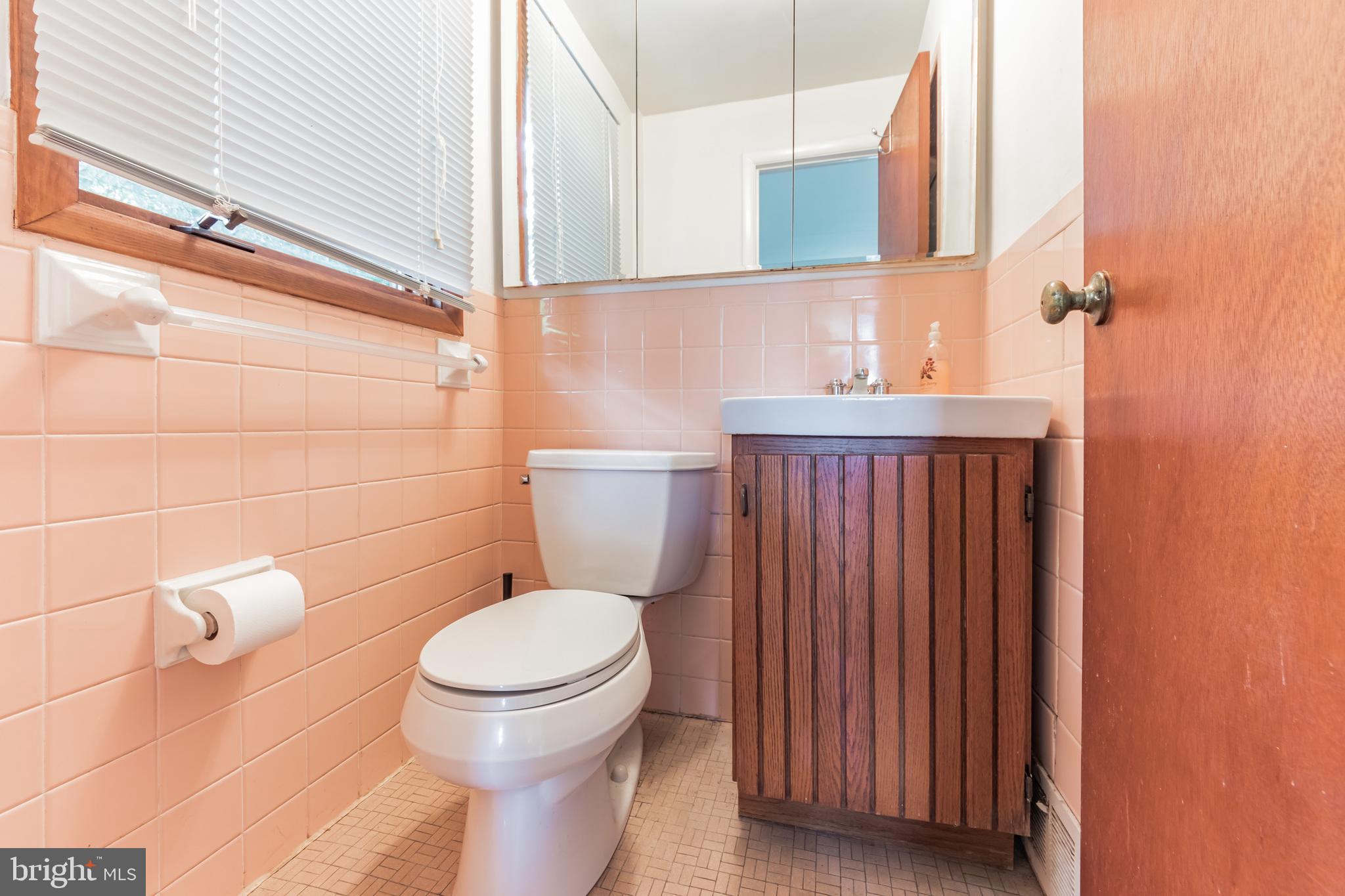 548 Forest Road Wayne, PA 19087 - Photo 17 of 28 Master Bathroom