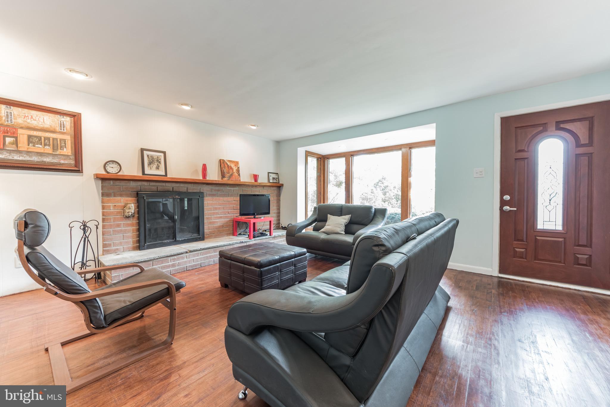 548 Forest Road Wayne, PA 19087 - Photo 4 of 28