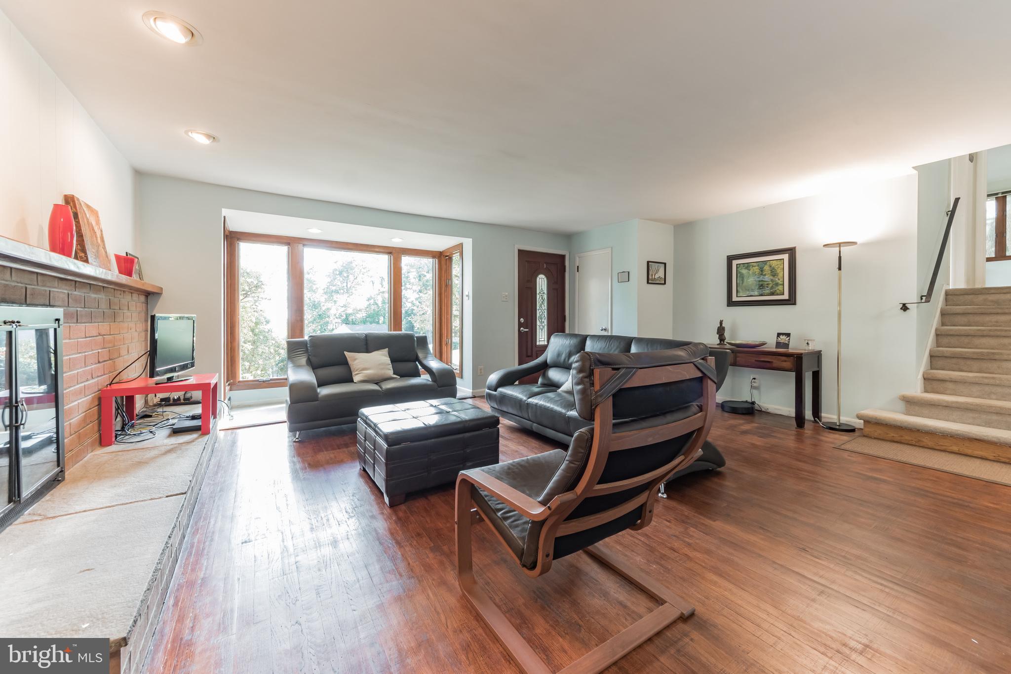 548 Forest Road Wayne, PA 19087 - Photo 5 of 28