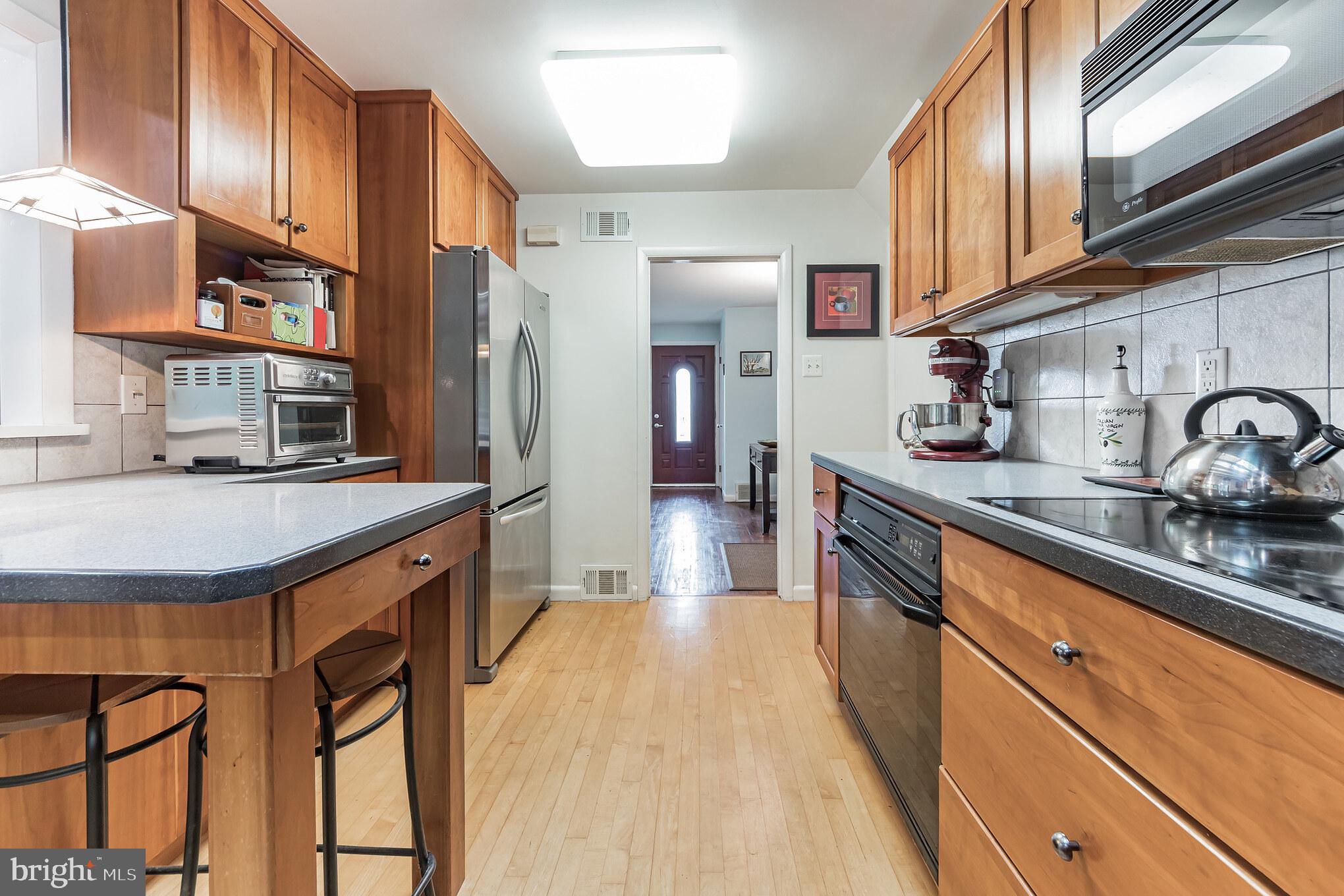 548 Forest Road Wayne, PA 19087 - Photo 9 of 28