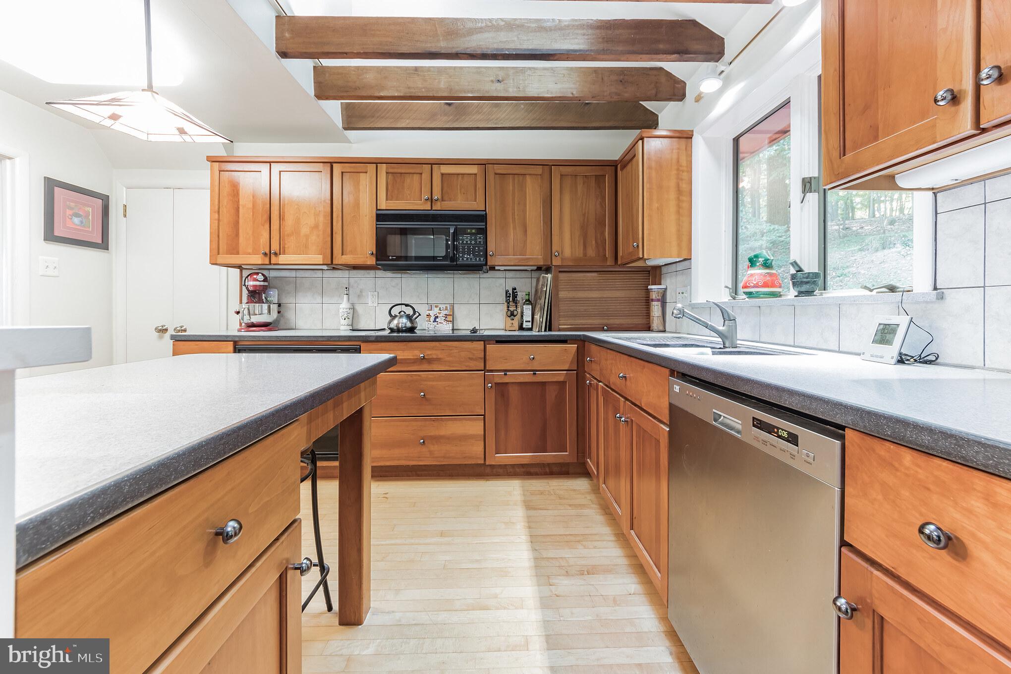 548 Forest Road Wayne, PA 19087 - Photo 10 of 28