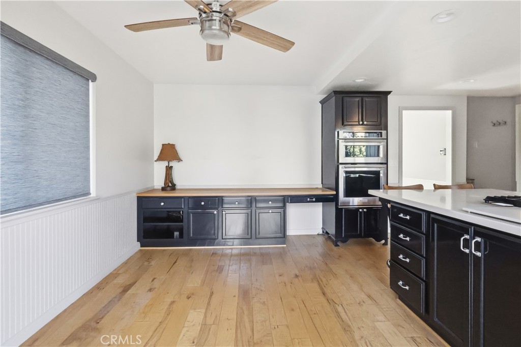 174 Golf Course Road Lake Arrowhead, CA 92391 - Photo 15 of 71 a spacious bathroom with a tub sink and mirror