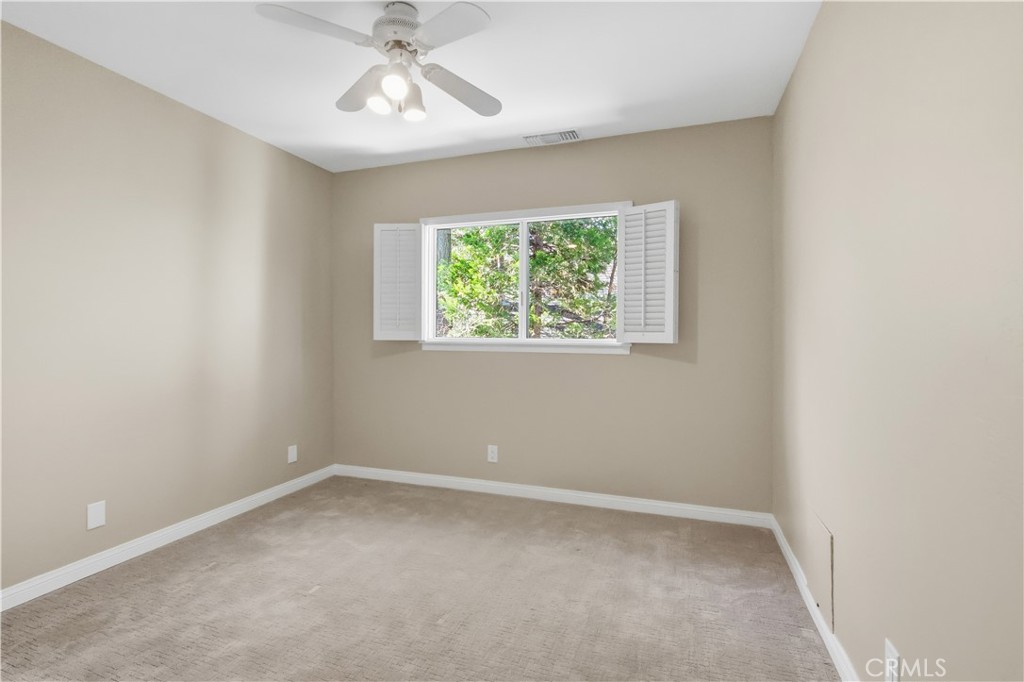 174 Golf Course Road Lake Arrowhead, CA 92391 - Photo 32 of 71 an empty room with a window