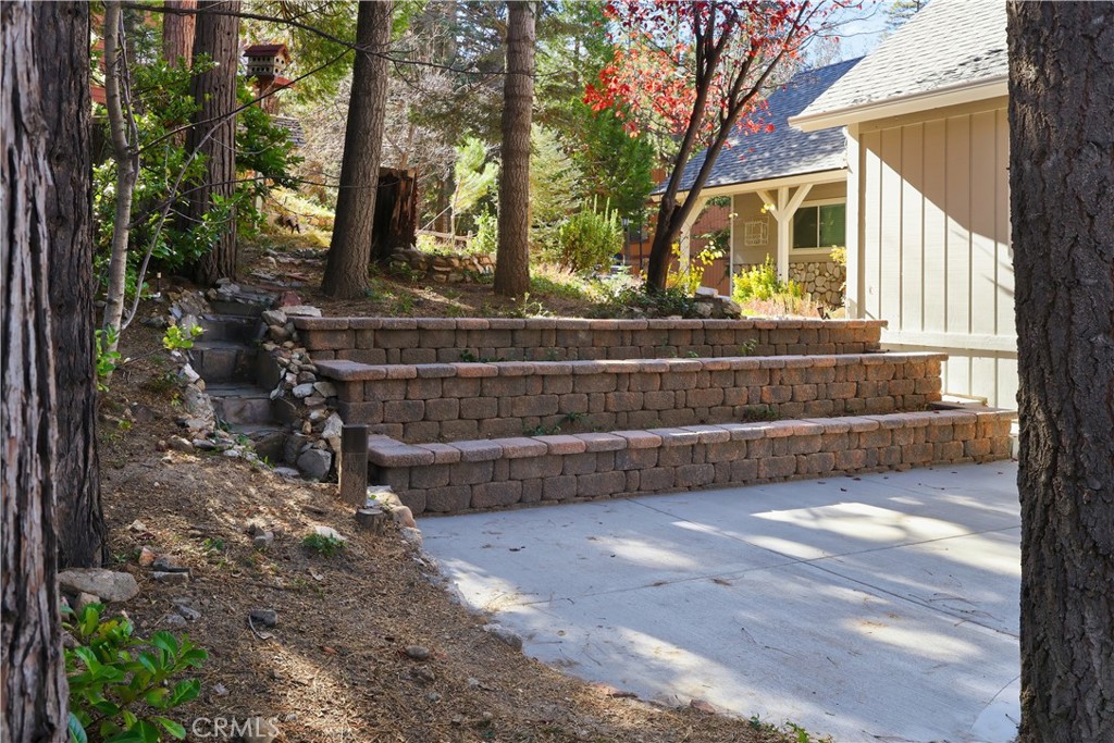 174 Golf Course Road Lake Arrowhead, CA 92391 - Photo 59 of 71 a view of backyard with wooden fence and large trees