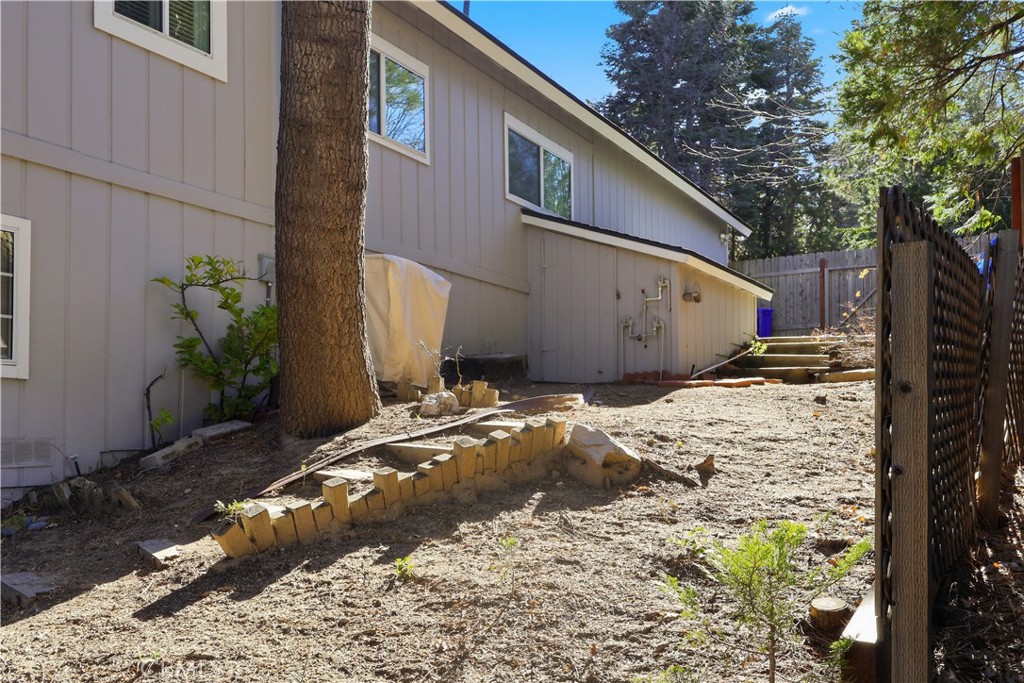 174 Golf Course Road Lake Arrowhead, CA 92391 - Photo 63 of 71 a view of a backyard of the house