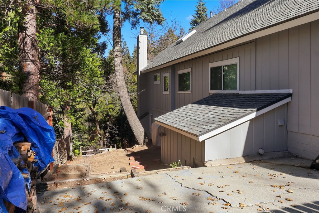 174 Golf Course Road Lake Arrowhead, CA 92391 - Photo 64 of 71 a view of backyard of the house