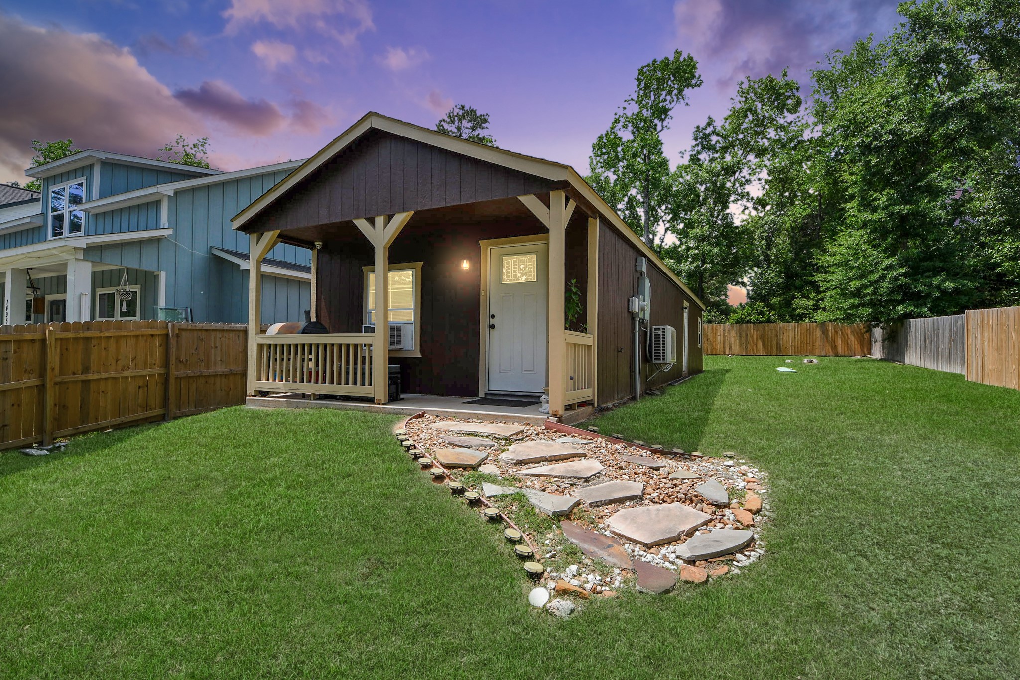Welcome to 14961 Lamar Ct in Frontier Lakes!