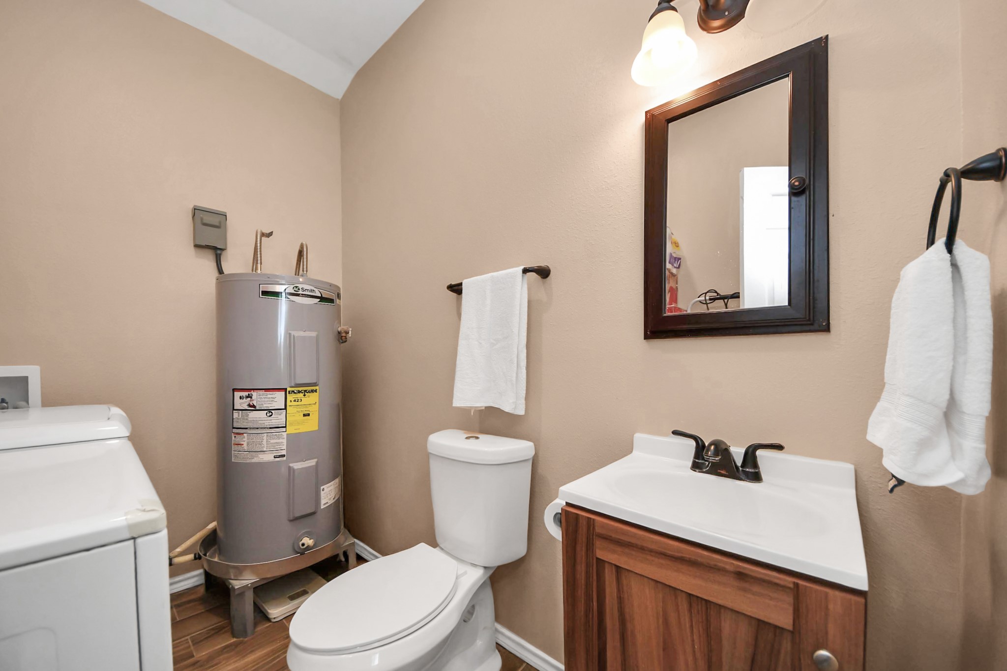 14961 Lamar Road Willis, TX 77378 - Photo 20 of 31 Half bath with utility space and washer/dryer connections.