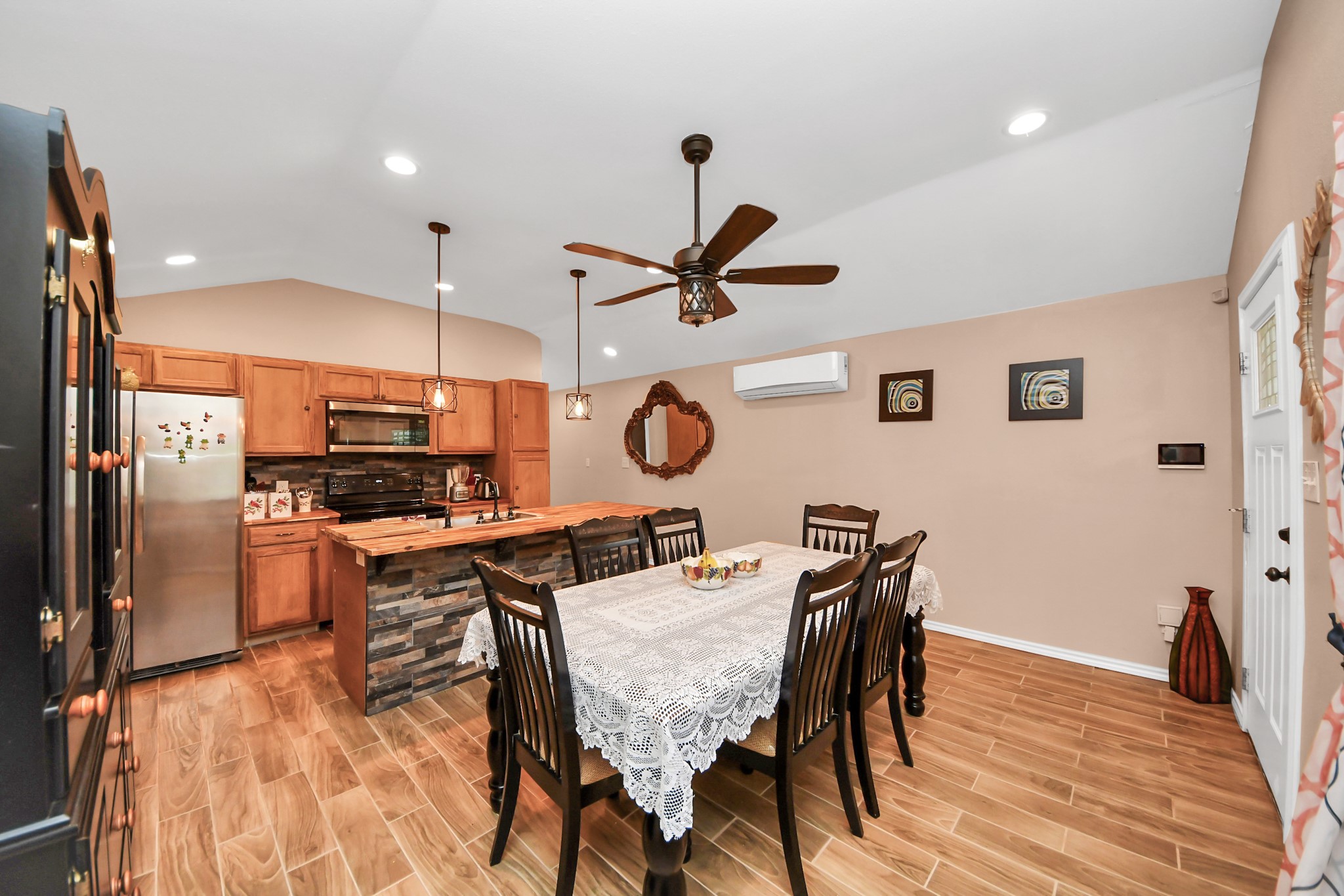 14961 Lamar Road Willis, TX 77378 - Photo 8 of 31 Open living space with recessed lighting and wood-look flooring