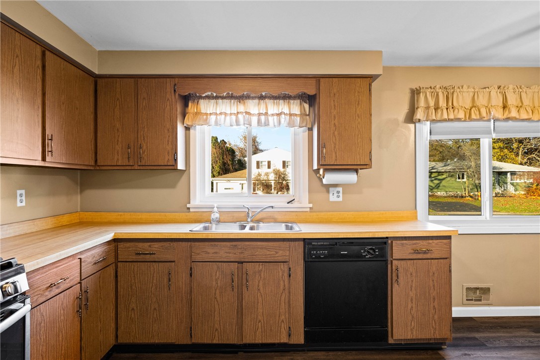 1145 Whitlock Road Irondequoit, NY 14609 - Photo 11 of 42