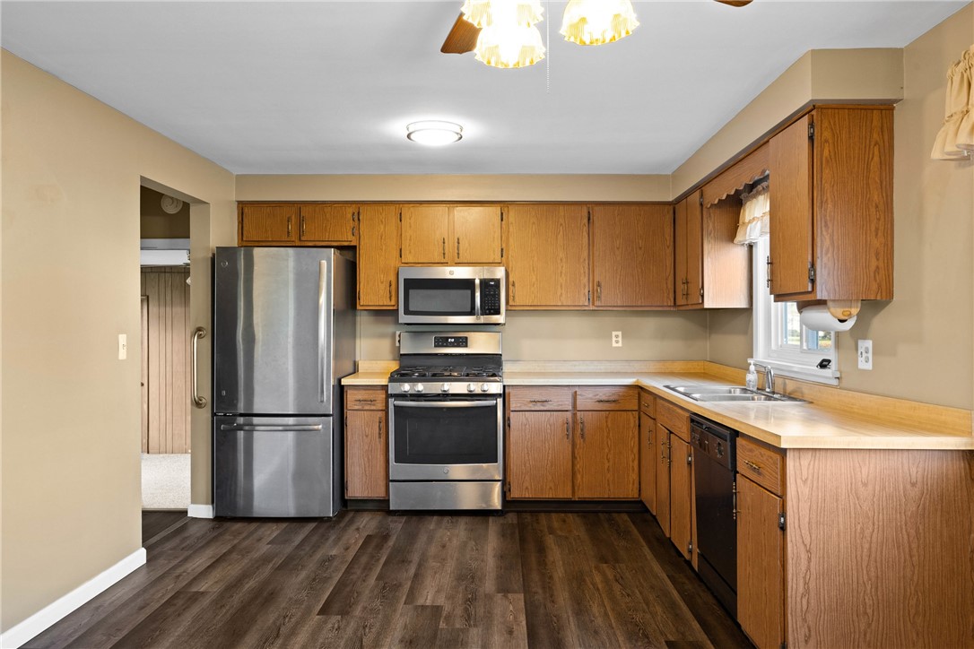 1145 Whitlock Road Irondequoit, NY 14609 - Photo 8 of 42