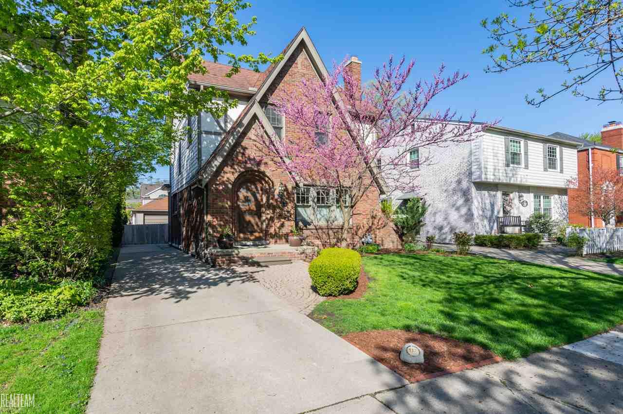 437 Moran Road Grosse Pointe Farms, MI 48236 - Photo 2 of 22