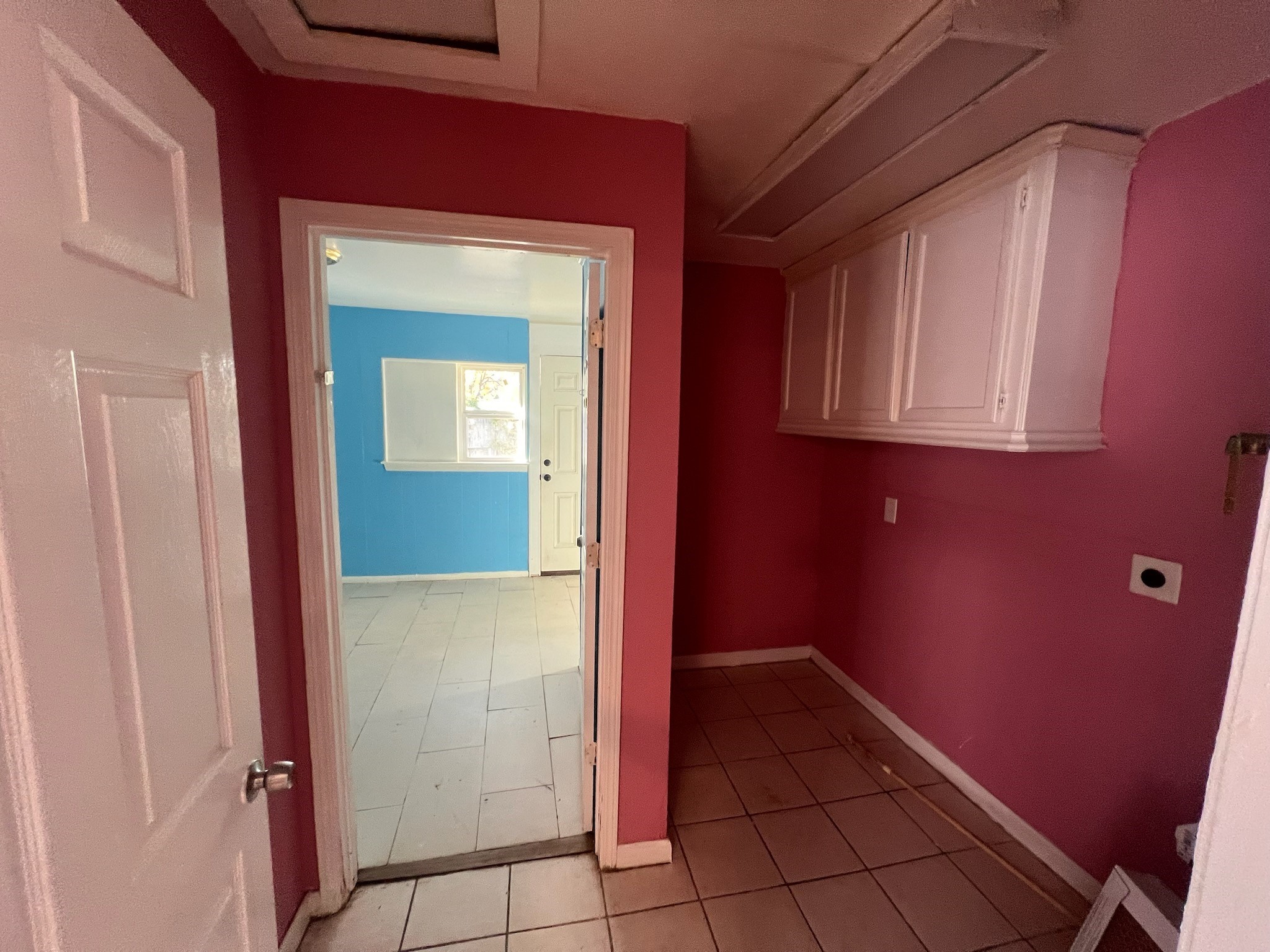 2146 Minnesota Street Houston, TX 77034 - Photo 8 of 22 a view of a hallway