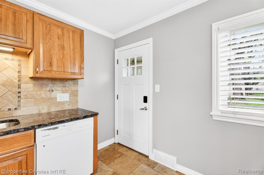 26605 Rialto Street Madison Heights, MI 48071 - Photo 15 of 37