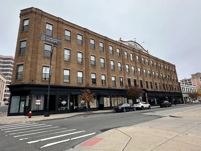 $1,550 | 74 Union Place, Hartford, CT 06103