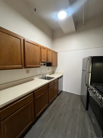 $1,550 | 74 Union Place, Hartford, CT 06103