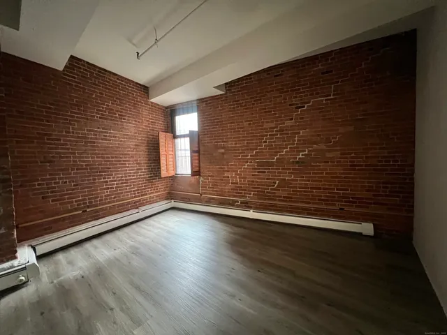 $1,550 | 74 Union Place, Hartford, CT 06103