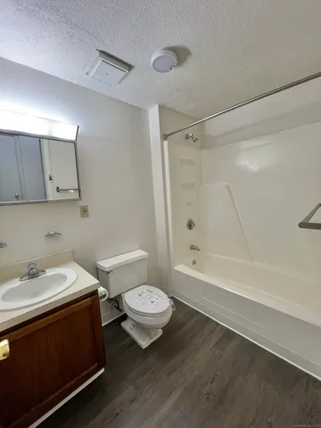 $1,550 | 74 Union Place, Hartford, CT 06103