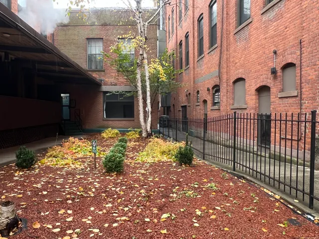 $1,550 | 74 Union Place, Hartford, CT 06103