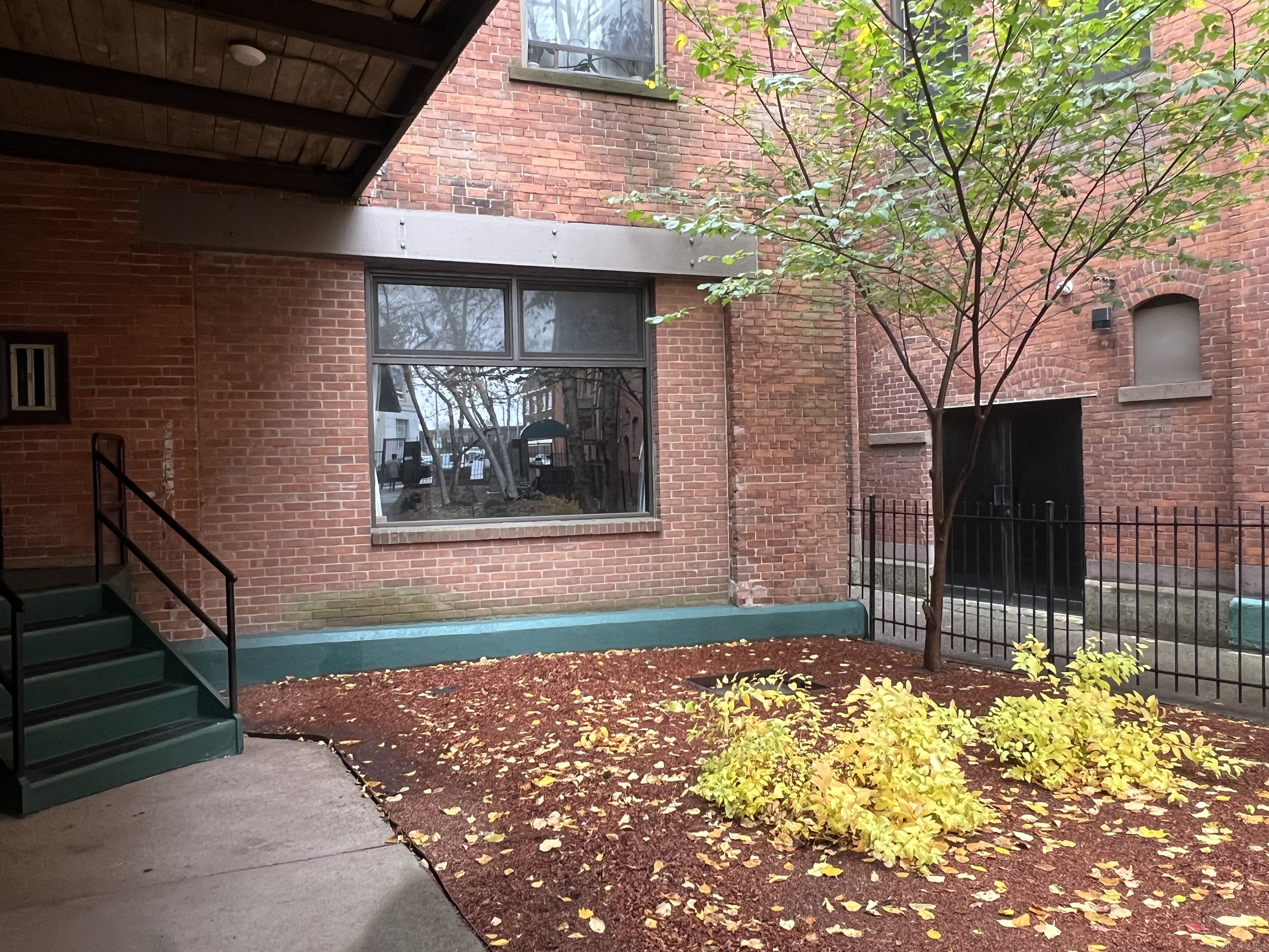 74 Union Place Hartford, CT 06103 - Photo 3 of 22