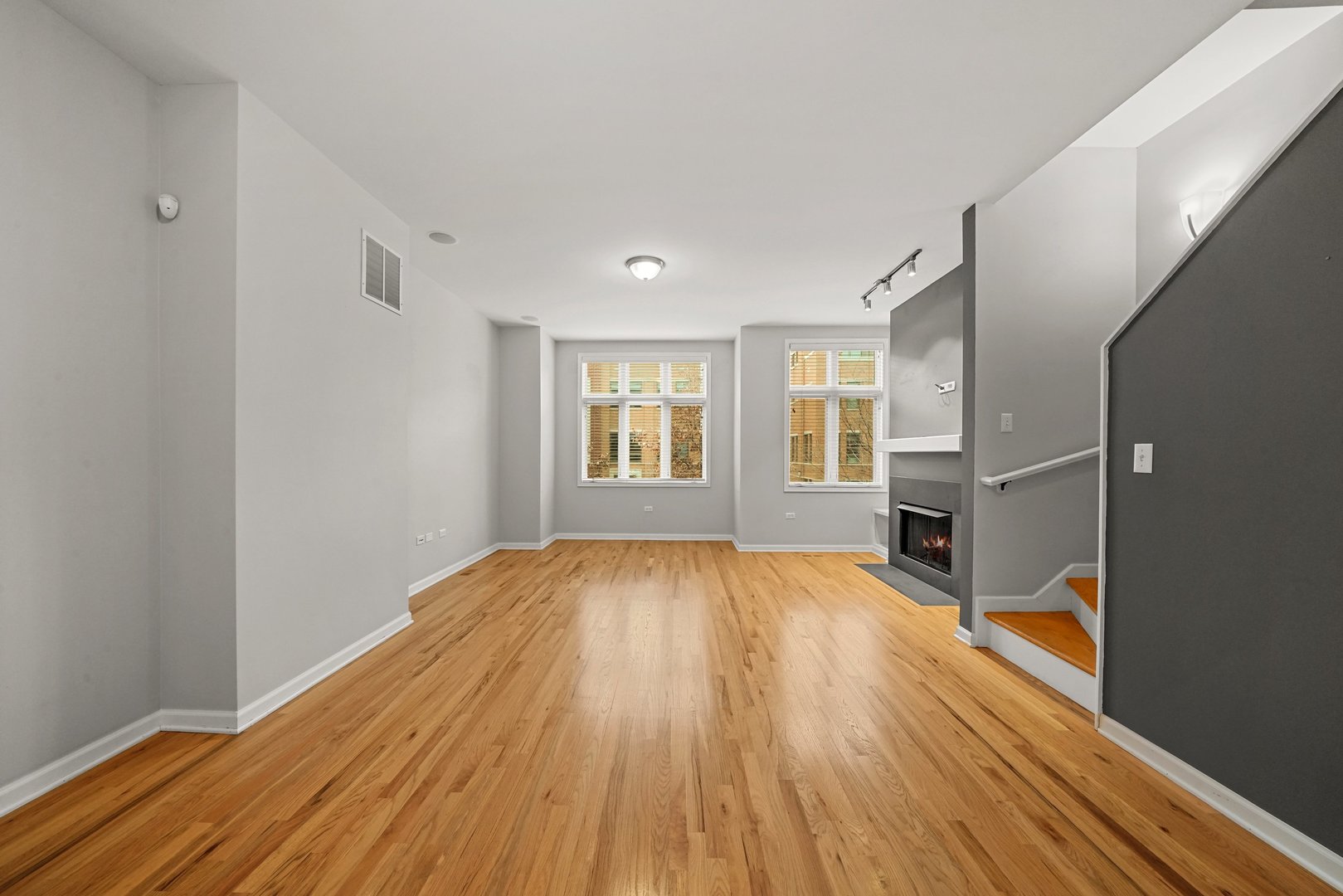1703 South Prairie Avenue Chicago, IL 60616 - Photo 15 of 34 a view of empty room with wooden floor and fan