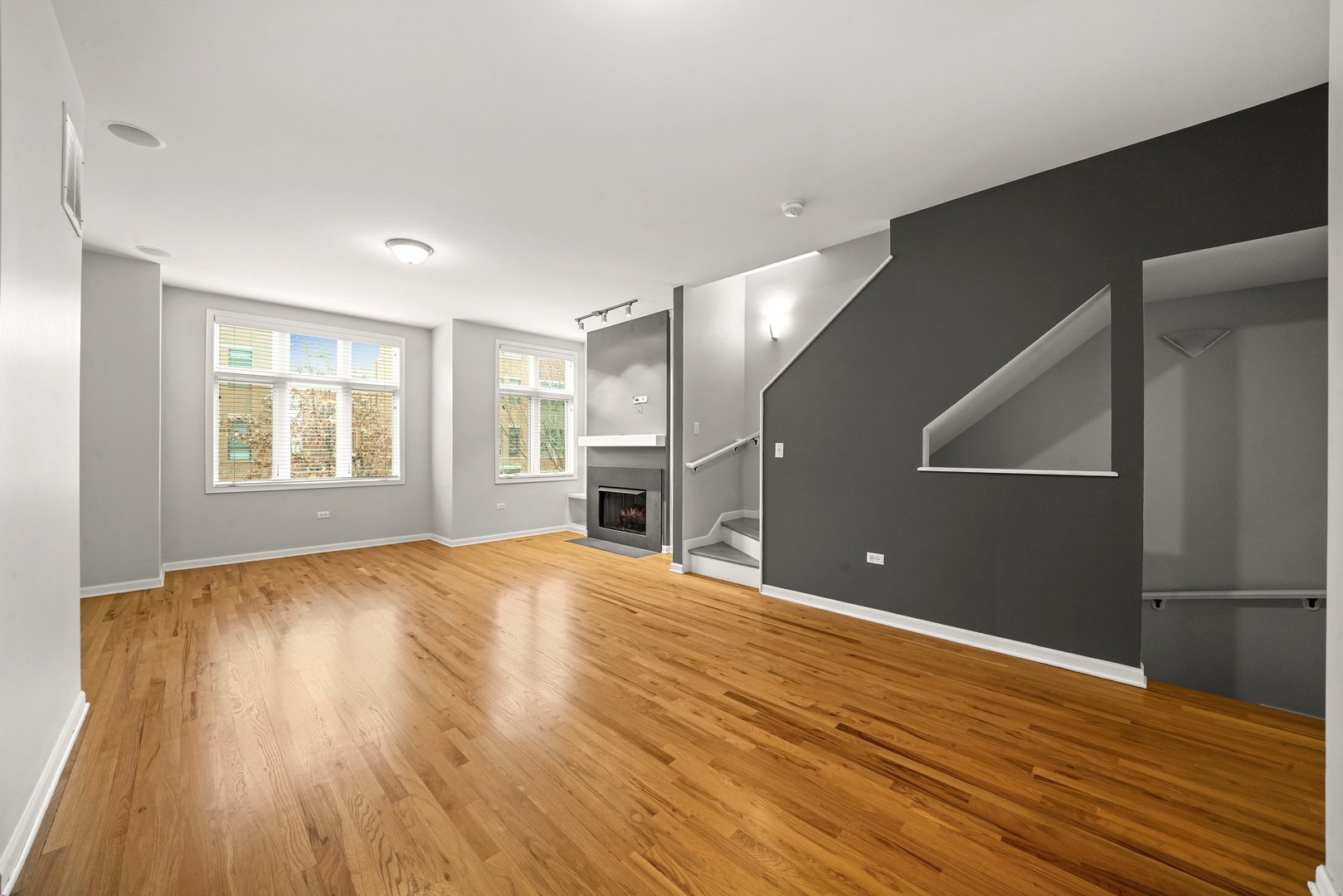 1703 South Prairie Avenue Chicago, IL 60616 - Photo 19 of 34 a view of an empty room with wooden floor and a window