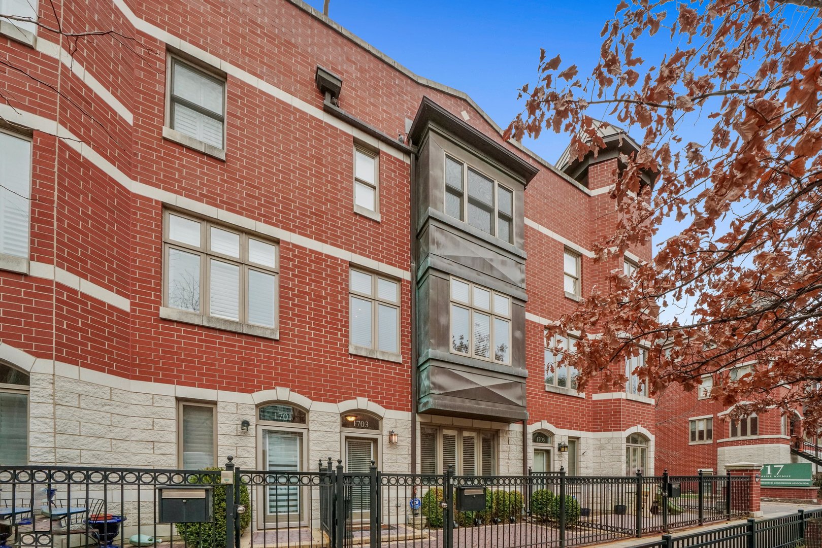 1703 South Prairie Avenue Chicago, IL 60616 - Photo 2 of 34 a front view of a multi story building