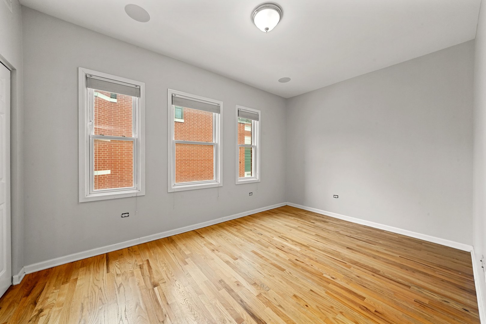 1703 South Prairie Avenue Chicago, IL 60616 - Photo 21 of 34 a view of an empty room with wooden floor and a window