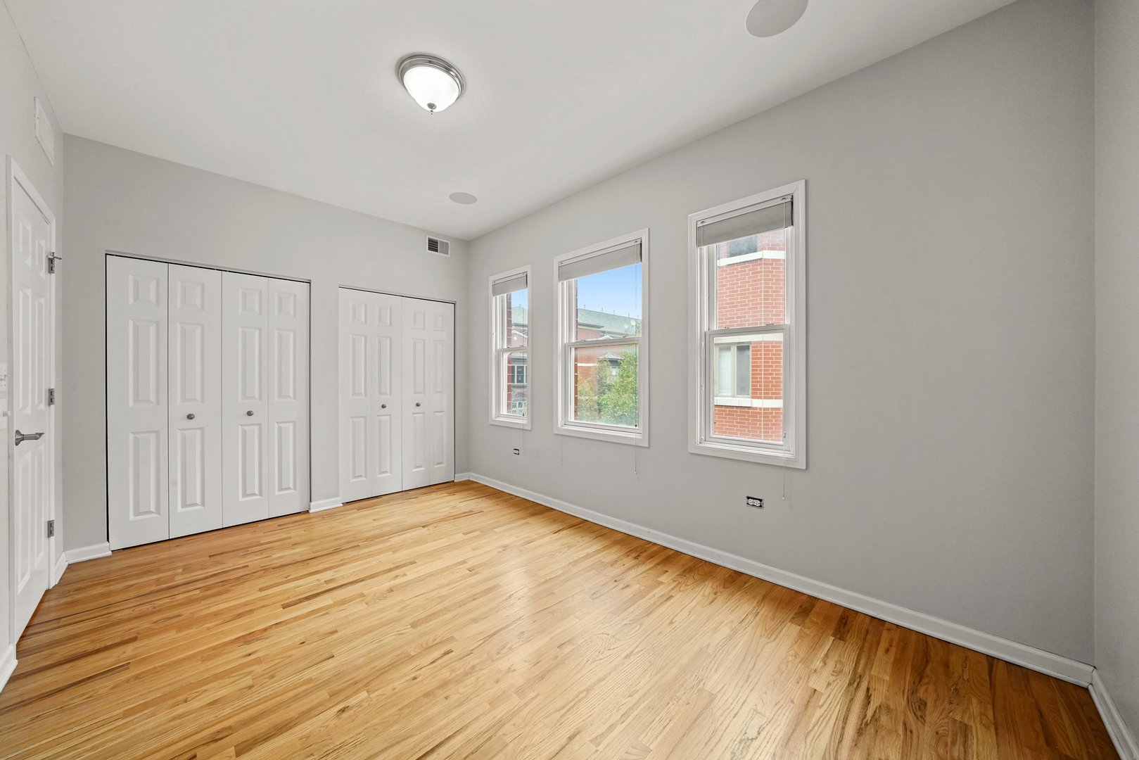 1703 South Prairie Avenue Chicago, IL 60616 - Photo 22 of 34 a view of empty room with wooden floor and fan