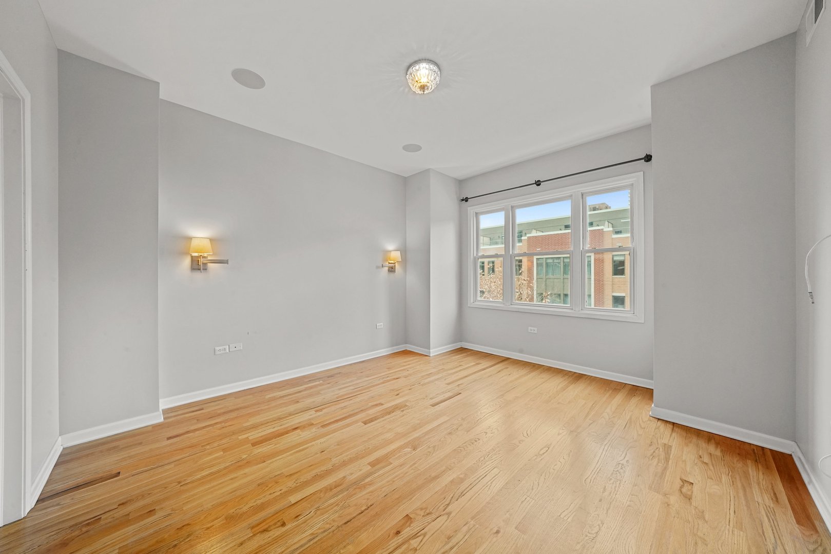 1703 South Prairie Avenue Chicago, IL 60616 - Photo 24 of 34 a view of an empty room with wooden floor and a window