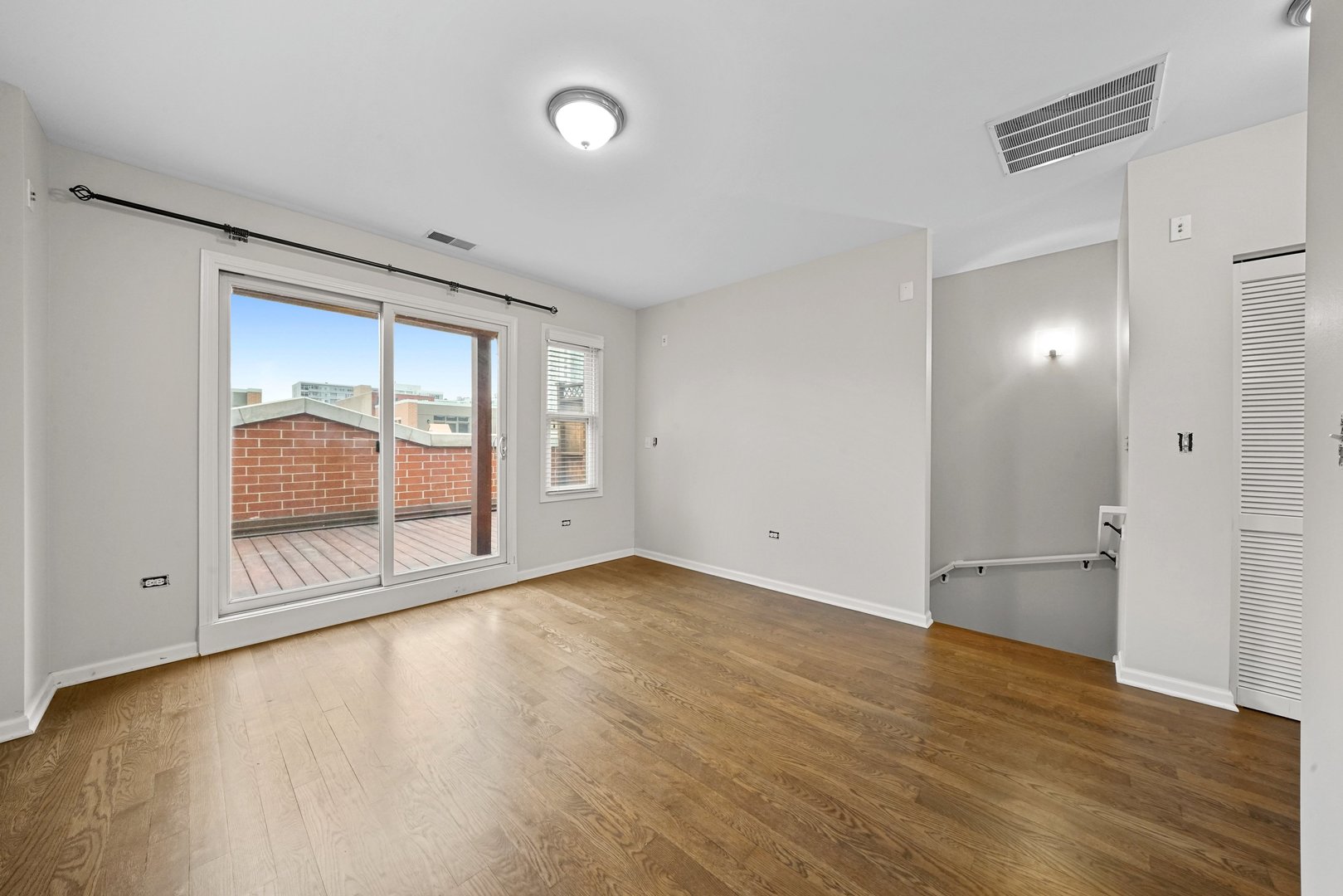 1703 South Prairie Avenue Chicago, IL 60616 - Photo 29 of 34 an empty room with wooden floor and sliding door