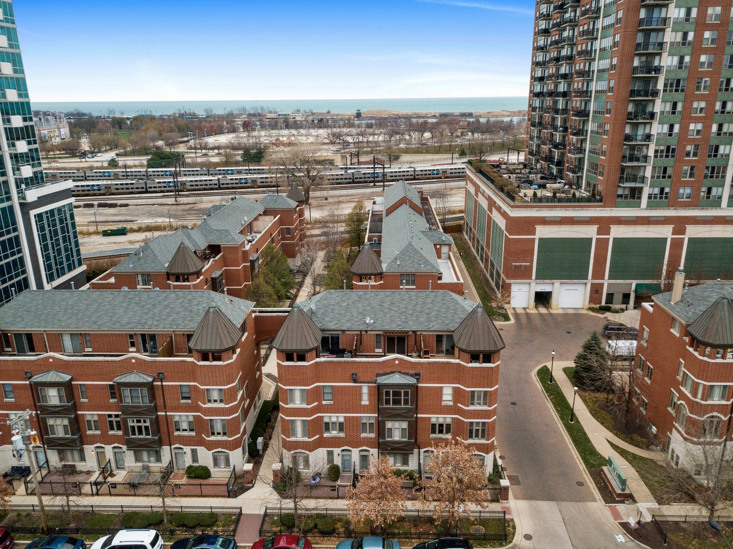 1703 South Prairie Avenue Chicago, IL 60616 - Photo 33 of 34 an aerial view of a house