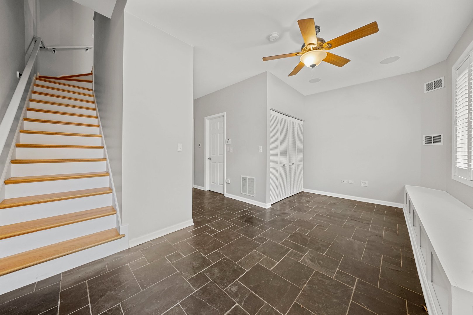 1703 South Prairie Avenue Chicago, IL 60616 - Photo 4 of 34 a view of an empty room with wooden floor