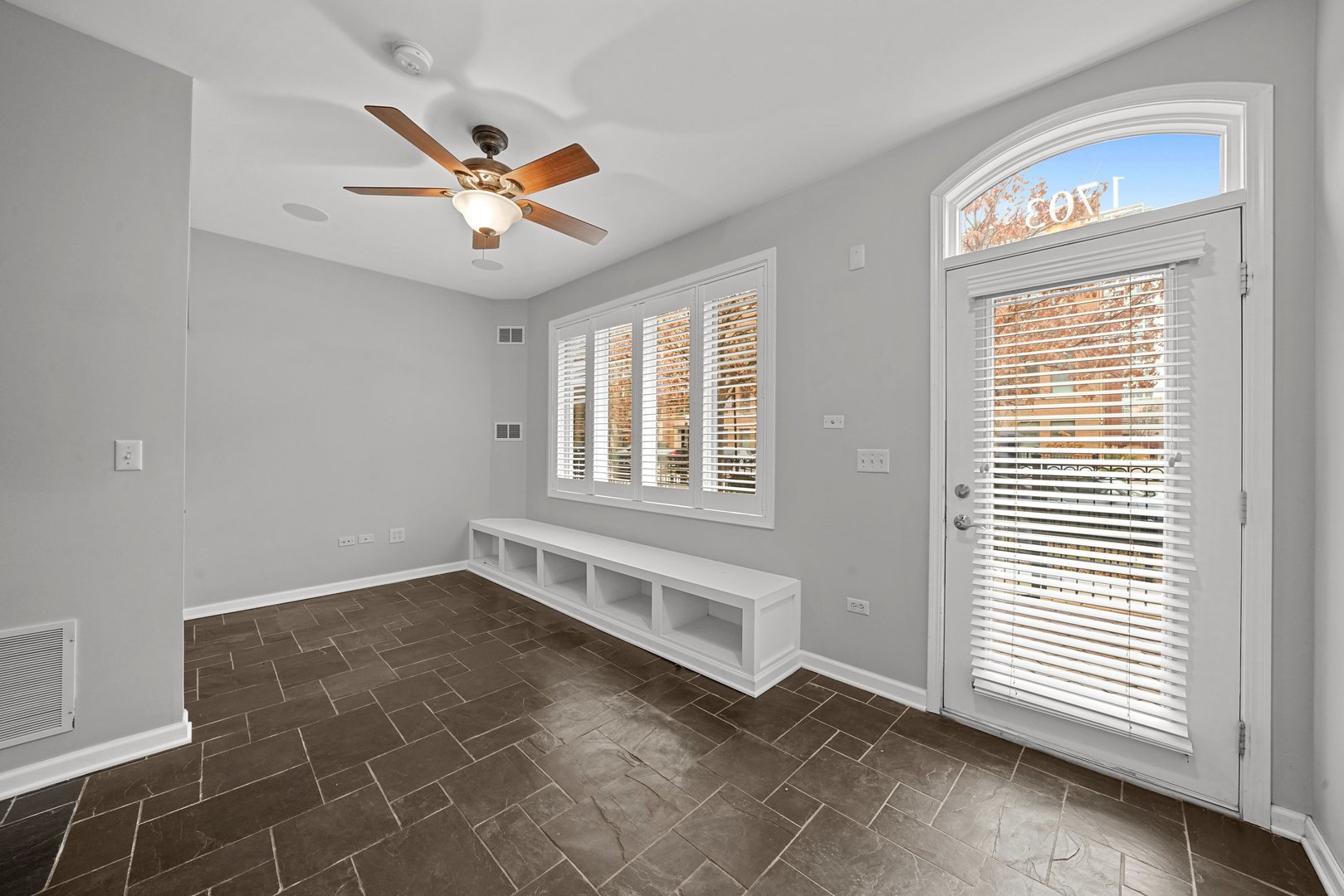 1703 South Prairie Avenue Chicago, IL 60616 - Photo 5 of 34 a view of an empty room with a window