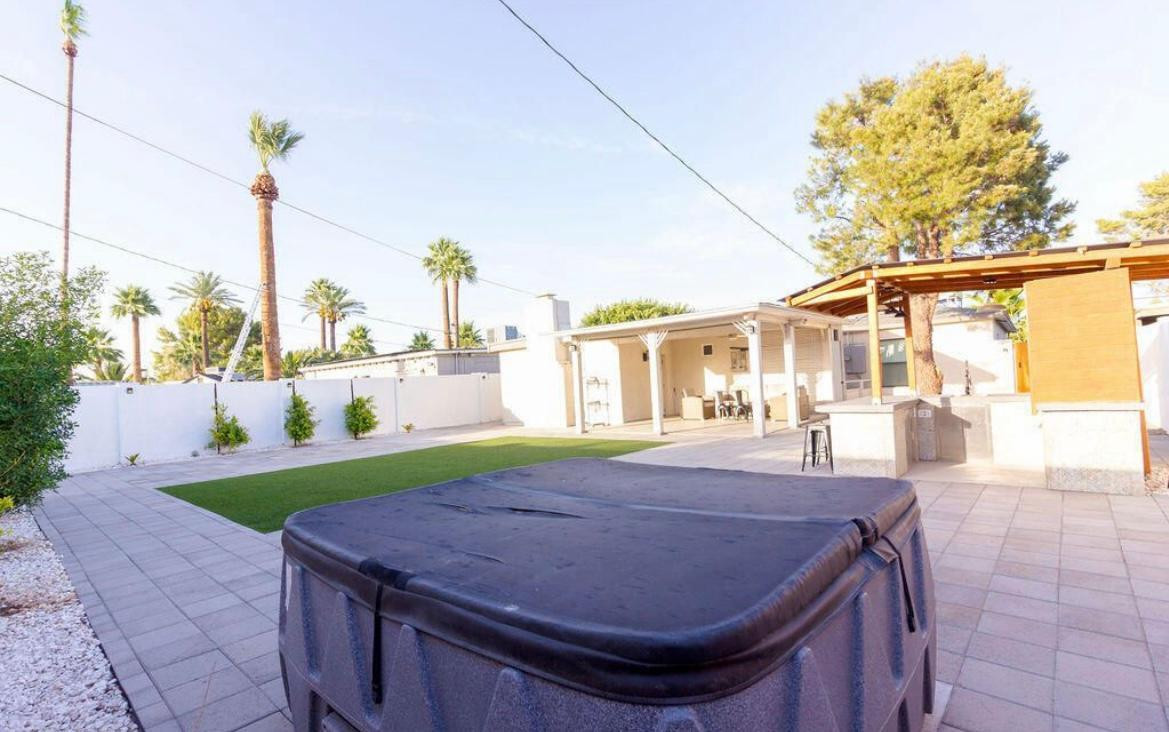 4214 North 20th Street Phoenix, AZ 85016 - Photo 29 of 40 a room with pool table and chairs