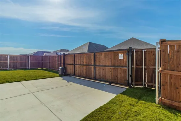 $2,800 | 2257 Vista Way, Waxahachie, TX 75165