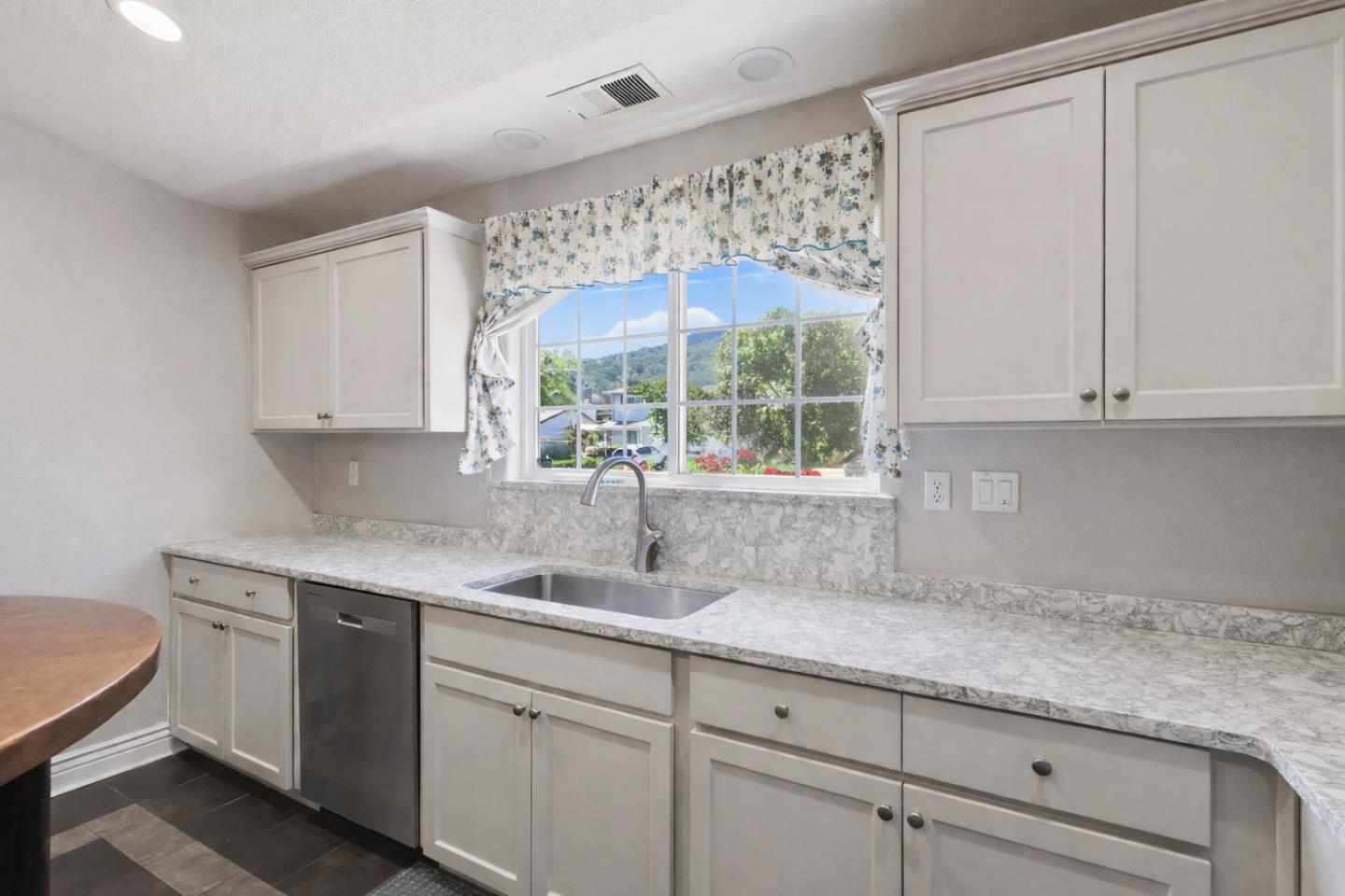 5482 Mesa Road Gilroy, CA 95020 - Photo 7 of 27