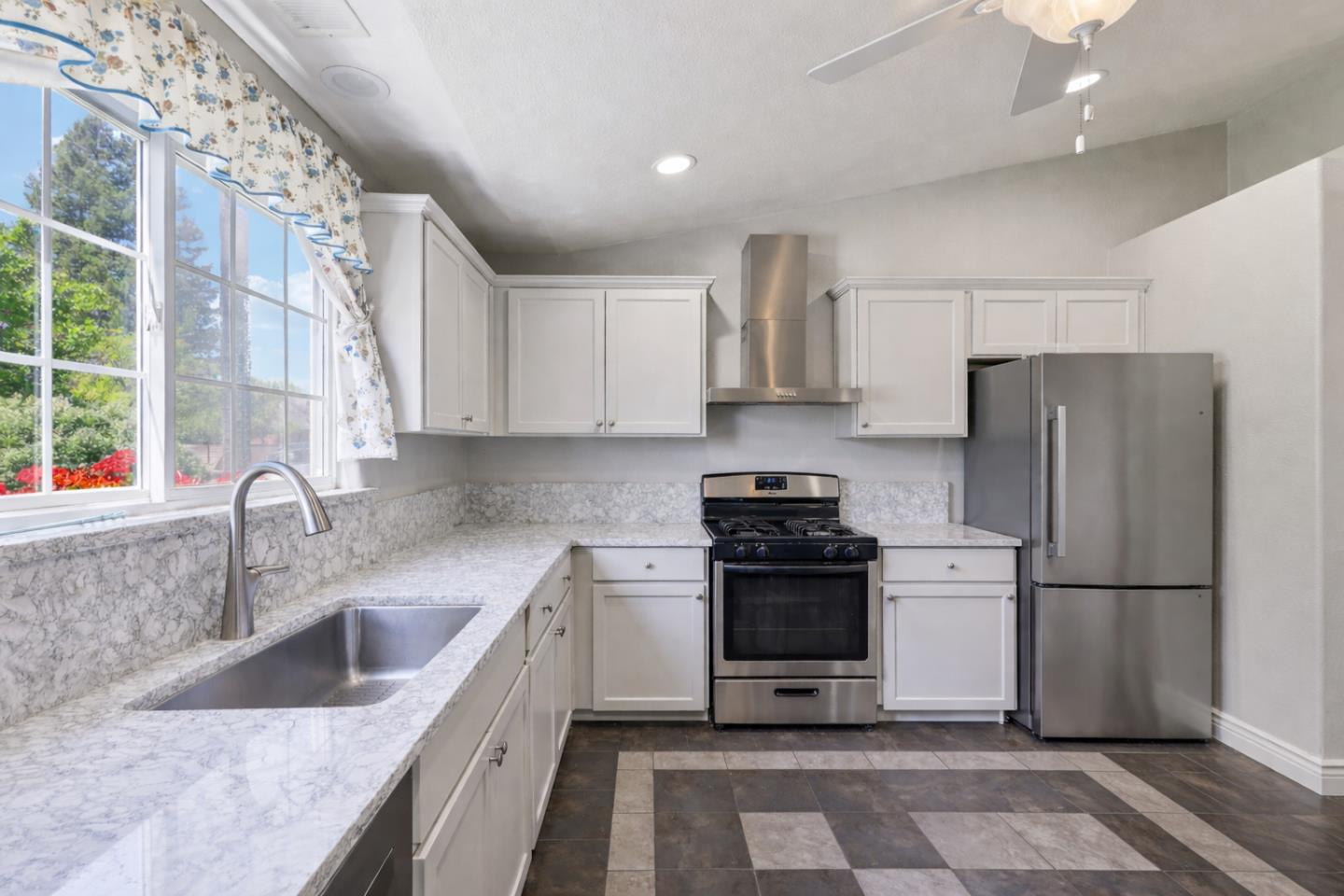 5482 Mesa Road Gilroy, CA 95020 - Photo 8 of 27