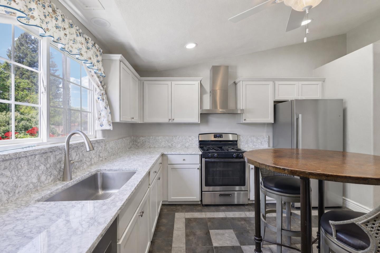 5482 Mesa Road Gilroy, CA 95020 - Photo 9 of 27